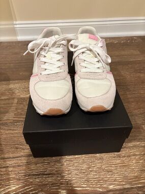 White and Light Pink Women's Sneakers, JCrew size 7 good condition